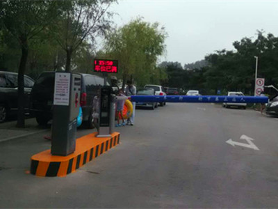 北戴河平水橋車(chē)牌識(shí)別收費(fèi)停車(chē)場(chǎng)系統(tǒng)改造完成！